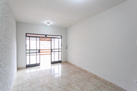 Casa à venda com 460m², 4 quartos e 6 vagasSala