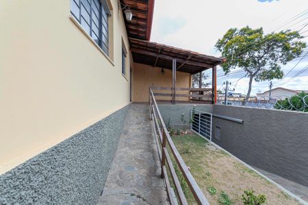 Casa à venda com 460m², 4 quartos e 6 vagasEntrada