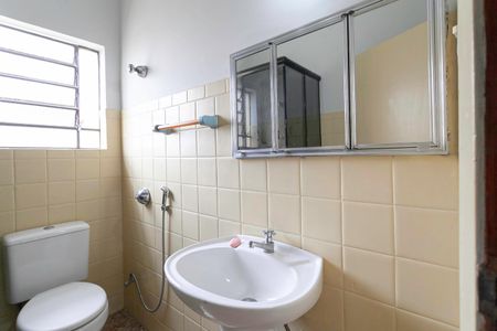 Casa à venda com 460m², 4 quartos e 6 vagasBanheiro social 