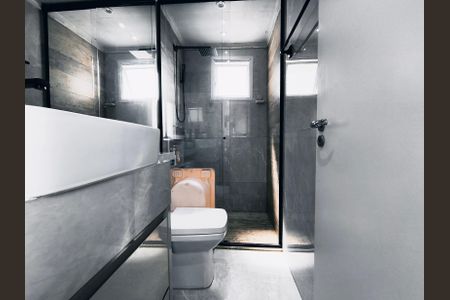 Apartamento à venda com 72m², 2 quartos e 2 vagas Apartamento à venda com 72m², 2 quartos e 2 vagasBanheiro da Suíte