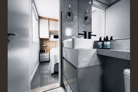 Apartamento à venda com 72m², 2 quartos e 2 vagas Apartamento à venda com 72m², 2 quartos e 2 vagasBanheiro da Suíte