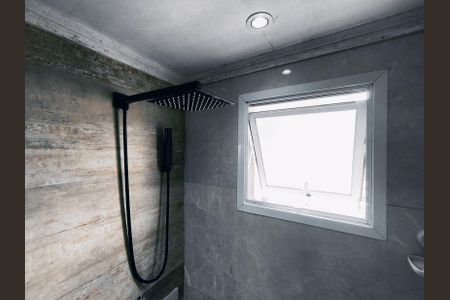 Apartamento à venda com 72m², 2 quartos e 2 vagas Apartamento à venda com 72m², 2 quartos e 2 vagasBanheiro da Suíte