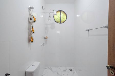 Banheiro social  de casa à venda com 5 quartos, 360m² em Lindeia (barreiro, Contagem