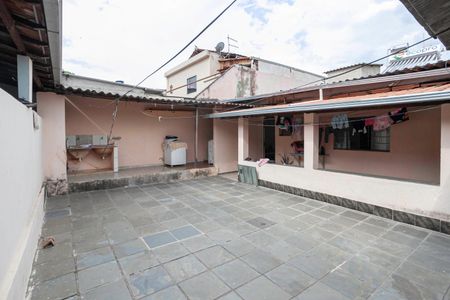 Quintal de casa à venda com 5 quartos, 360m² em Lindeia (barreiro, Contagem