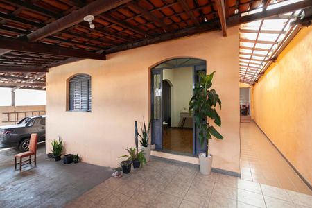 Fachada de casa à venda com 5 quartos, 360m² em Lindeia (barreiro, Contagem