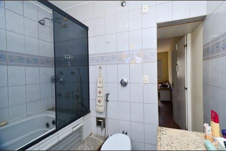 Apartamento à venda com 175m², 3 quartos e 2 vagas Apartamento à venda com 175m², 3 quartos e 2 vagasBanheiro 1