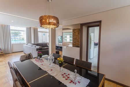 Apartamento para alugar com 217m², 5 quartos e 2 vagasCopa