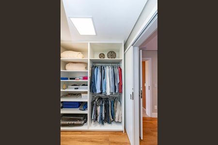 Casa de condomínio à venda com 347m², 3 quartos e 3 vagasCloset da suíte 