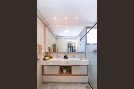 Casa de condomínio à venda com 347m², 3 quartos e 3 vagasBanheiro da Suíte 