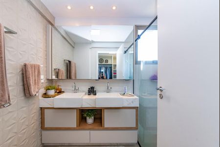 Casa de condomínio à venda com 347m², 3 quartos e 3 vagasBanheiro da Suíte 