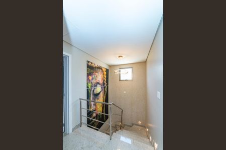 Casa de condomínio à venda com 347m², 3 quartos e 3 vagasEscada