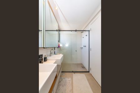 Casa de condomínio à venda com 347m², 3 quartos e 3 vagasBanheiro da Suíte 