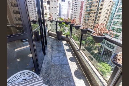 Apartamento à venda com 201m², 3 quartos e 3 vagasVaranda