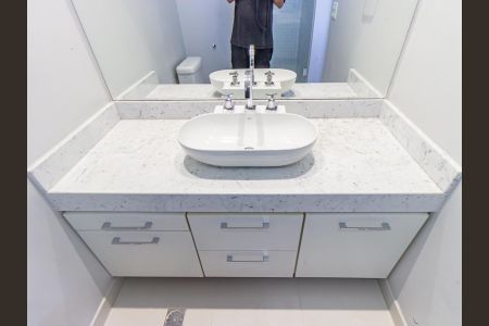 Apartamento à venda com 201m², 3 quartos e 3 vagasBanheiro da Suíte 2