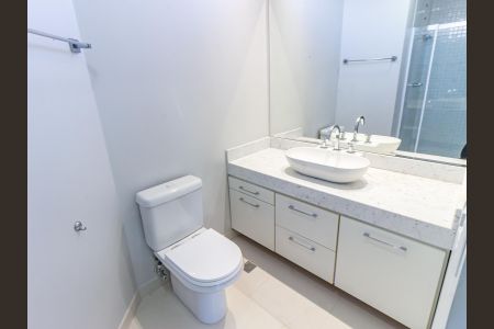 Apartamento à venda com 201m², 3 quartos e 3 vagasBanheiro da Suíte 2