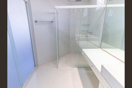 Apartamento à venda com 201m², 3 quartos e 3 vagasBanheiro da Suíte 1