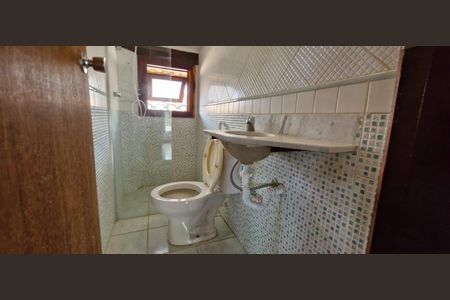 Casa de condomínio para alugar com 450m², 4 quartos e 8 vagas Casa de condomínio para alugar com 450m², 4 quartos e 8 vagasBanheiro da Suíte 1