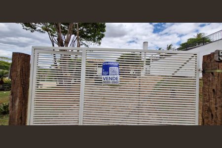 Casa de condomínio para alugar com 450m², 4 quartos e 8 vagas Casa de condomínio para alugar com 450m², 4 quartos e 8 vagasFachada