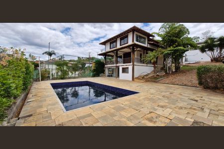 Casa de condomínio para alugar com 450m², 4 quartos e 8 vagas Casa de condomínio para alugar com 450m², 4 quartos e 8 vagasÁrea Externa