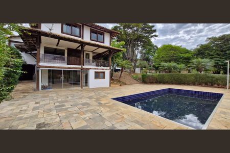 Casa de condomínio para alugar com 450m², 4 quartos e 8 vagas Casa de condomínio para alugar com 450m², 4 quartos e 8 vagasÁrea Externa