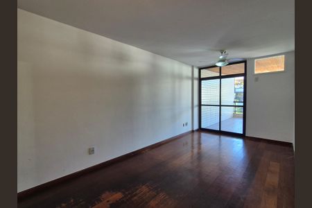 Apartamento à venda com 108m², 2 quartos e 1 vaga Apartamento à venda com 108m², 2 quartos e 1 vagaSala