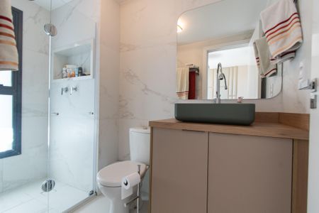 Apartamento à venda com 99m², 3 quartos e 2 vagasBanheiro da suíte