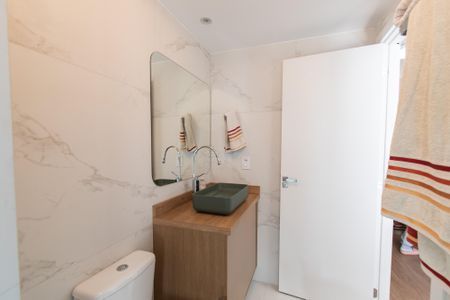 Apartamento à venda com 99m², 3 quartos e 2 vagasBanheiro da suíte