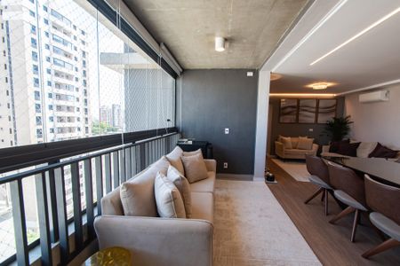 Apartamento à venda com 99m², 3 quartos e 2 vagasVaranda