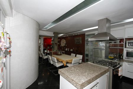 Apartamento à venda com 300m², 4 quartos e 2 vagasCozinha