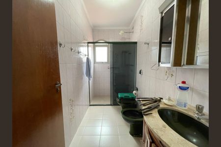 Casa à venda com 350m², 4 quartos e 4 vagasBanheiro 1
