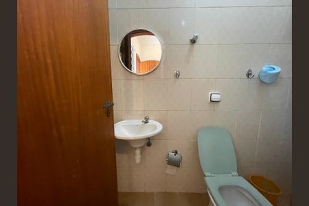 Casa à venda com 350m², 4 quartos e 4 vagasBanheiro 4