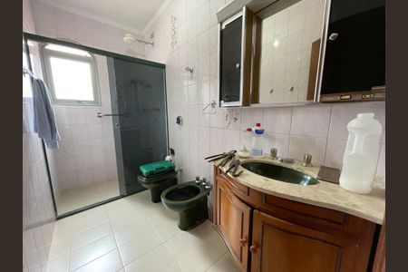 Casa à venda com 350m², 4 quartos e 4 vagasBanheiro 1