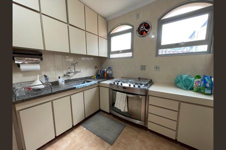 Casa à venda com 350m², 4 quartos e 4 vagasCozinha