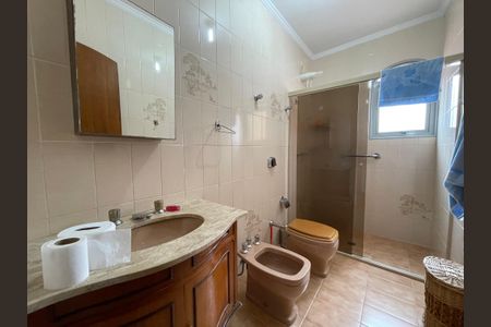 Casa à venda com 350m², 4 quartos e 4 vagasBanheiro 2