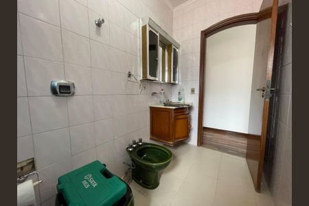 Casa à venda com 350m², 4 quartos e 4 vagasBanheiro 1