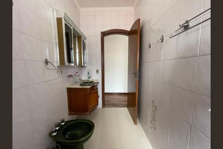 Casa à venda com 350m², 4 quartos e 4 vagasBanheiro 1