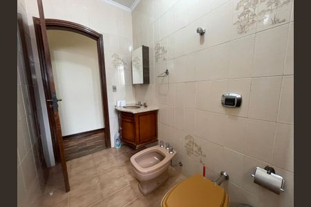 Casa à venda com 350m², 4 quartos e 4 vagasBanheiro 2