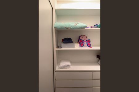 Apartamento à venda com 138m², 3 quartos e 2 vagas Apartamento à venda com 138m², 3 quartos e 2 vagasCloset Suíte 2