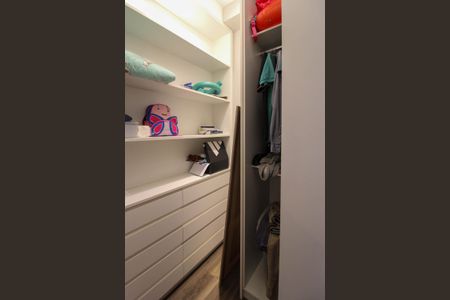 Apartamento à venda com 138m², 3 quartos e 2 vagas Apartamento à venda com 138m², 3 quartos e 2 vagasCloset Suíte 2