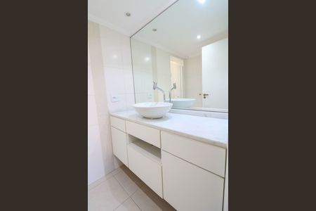 Apartamento à venda com 110m², 3 quartos e 1 vagaBanheiro da Suíte 2