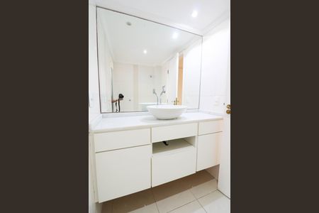 Apartamento à venda com 110m², 3 quartos e 1 vagaBanheiro da Suíte 2