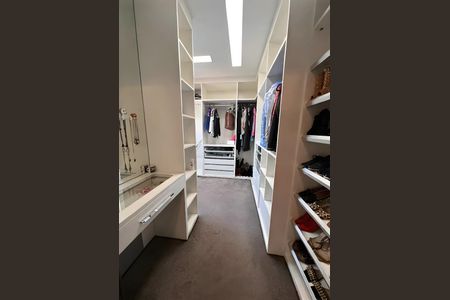Apartamento para alugar com 120m², 2 quartos e 3 vagas Apartamento para alugar com 120m², 2 quartos e 3 vagasCloset