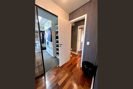 Apartamento para alugar com 120m², 2 quartos e 3 vagas Apartamento para alugar com 120m², 2 quartos e 3 vagasCloset