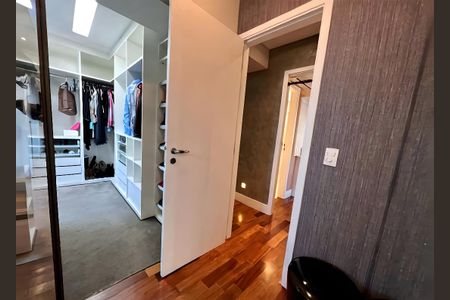 Apartamento para alugar com 120m², 2 quartos e 3 vagas Apartamento para alugar com 120m², 2 quartos e 3 vagasCloset