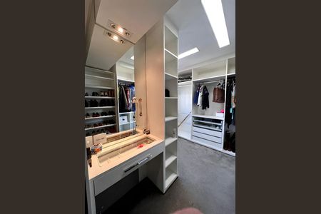 Apartamento para alugar com 120m², 2 quartos e 3 vagas Apartamento para alugar com 120m², 2 quartos e 3 vagasCloset