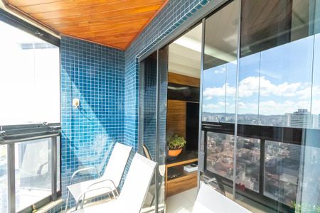 Apartamento à venda com 186m², 3 quartos e 4 vagas Apartamento à venda com 186m², 3 quartos e 4 vagasVaranda