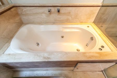 Apartamento à venda com 186m², 3 quartos e 4 vagas Apartamento à venda com 186m², 3 quartos e 4 vagasBanheiro da Suíte 2