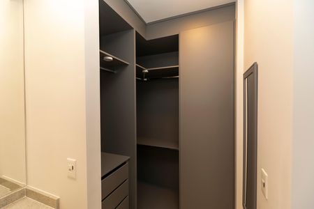 Apartamento à venda com 46m², 1 quarto e 1 vaga Apartamento à venda com 46m², 1 quarto e 1 vagaCloset do Studio