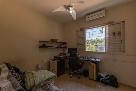 Quarto 1 de casa para alugar com 4 quartos, 304m² em Braúnas, Belo Horizonte