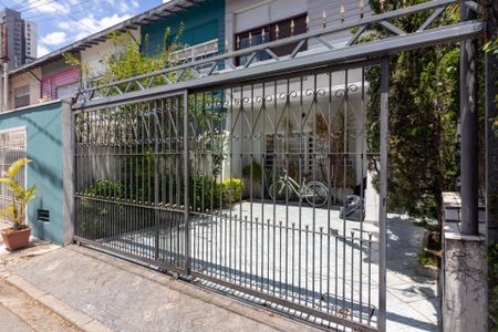 Casa à venda com 107m², 2 quartos e 2 vagasFachada